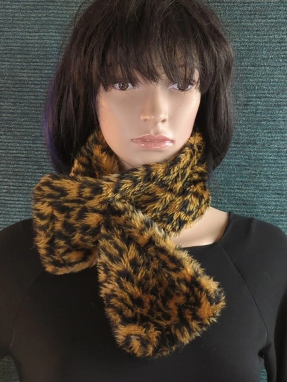 Vintage Cheetah Print Plush Faux Fur Neck Scarf/Muffler